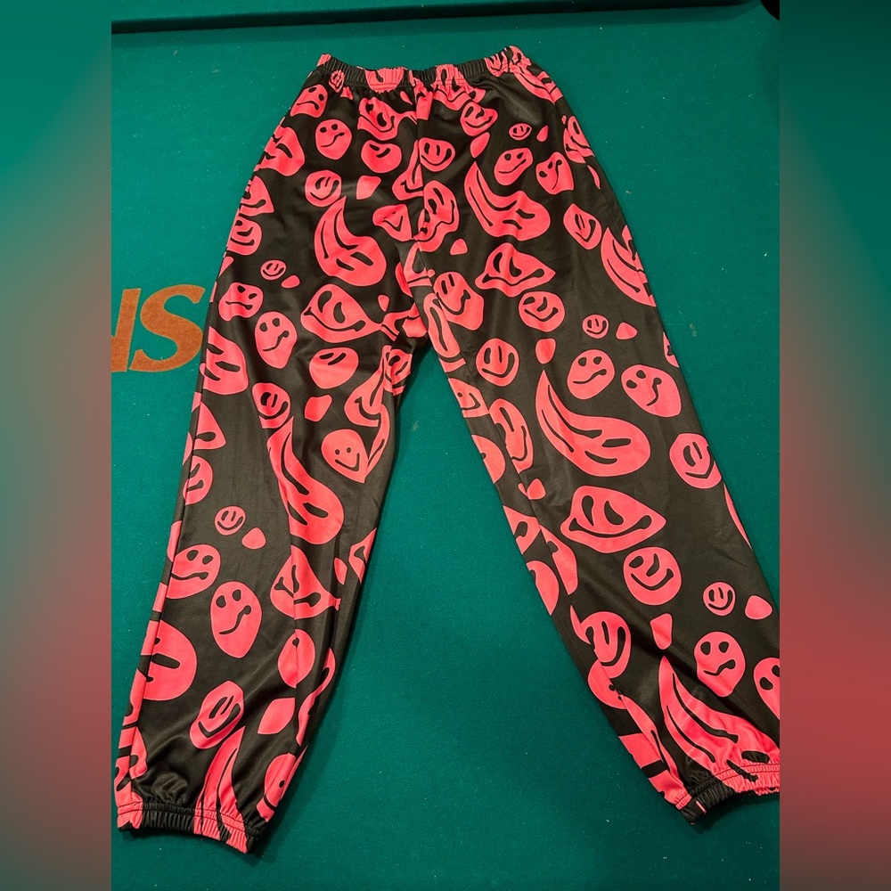 PREPPY SMILIE FACE PANTS